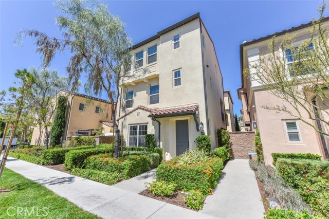 56 Kestrel Irvine, California Detached tri-level condo - the largest model in Citrine by California Pacific. Conveniently located close to Portola Springs elementary school, parks, and recreation. Open-floor plan. Bright and cozy. Soaring ceilings. Beautiful wood-look plank tile through. 3 general size bedrooms with en-suite baths, one at the entry-level (ideal for guests), and a very large secondary bedroom suite with a walk-in closet in addition to an extremely spacious Master Suite with a large walk-in closet, separate shower, and bathtub, dual vanity, linen cabinet. Gourmet kitchen with craftsman style white cabinets with Pental quartz countertops and island in Oyster with a full stacked splash. Appliances include Bosch SS gas range, microwave and dishwasher. Individual laundry room includes washer and dryer and cabinetry. 2-car side by side garage with direct access. Tankless water heater. Conveniently located close to community parks with tons of resort-style amenities: pool, spa, tennis courts, basketball courts, BBQ, clubhouse. Award-winning Irvine Unified schools and nearby shopping, restaurants, and much much more. Easy access to Toll 133/241. 5-min to Portola Springs elementary school. 6-min to Woodbury TownCenter. 6-min to the Great Park. 7-min to Fwy 5. 10-min to Fwy 405. 10-min to Spectrum. 20-min to UCI. Move-in-Ready!