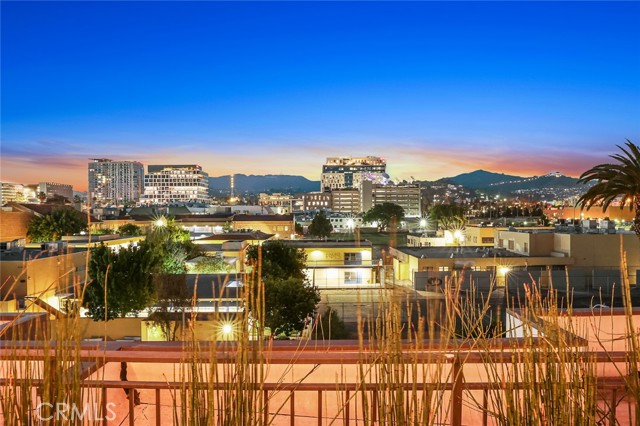 Detail Gallery Image 19 of 23 For 5820 La Mirada Ave #204,  Hollywood,  CA 90038 - 3 Beds | 2 Baths