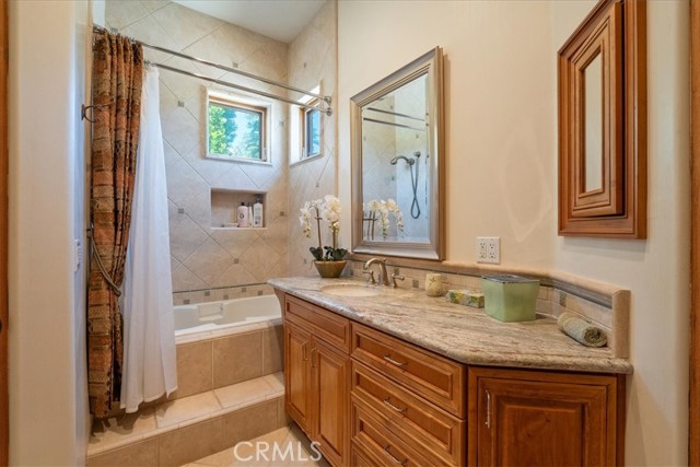 1917 Santa Margarita Drive, Fallbrook CA: https://media.crmls.org/medias/4ba45bc7-4521-43f1-a6fe-d72cfddc06f2.jpg
