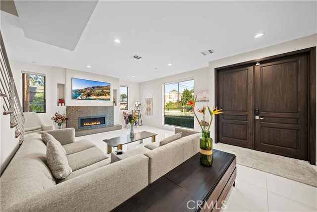 Detail Gallery Image 14 of 45 For 4485 Hazeltine Ave #1,  Sherman Oaks,  CA 91423 - 2 Beds | 2/1 Baths