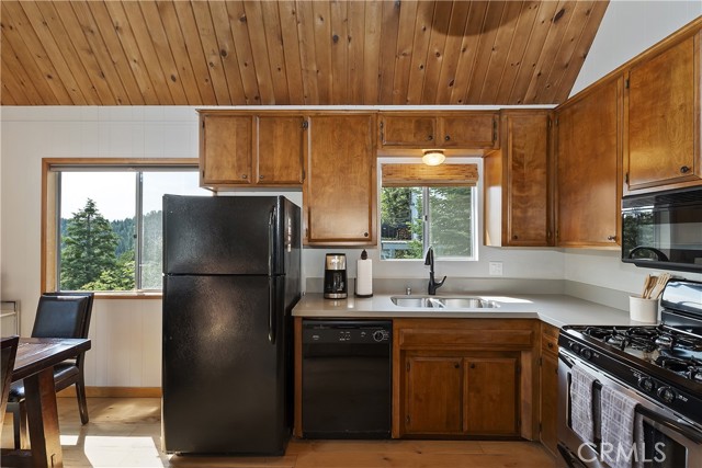 Detail Gallery Image 13 of 54 For 26354 Spyglass Dr, Lake Arrowhead,  CA 92352 - 3 Beds | 2 Baths