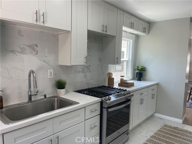 5426 4th Avenue, Los Angeles CA: https://media.crmls.org/medias/4ba692cc-4675-4095-9e80-7e4a22dcc947.jpg