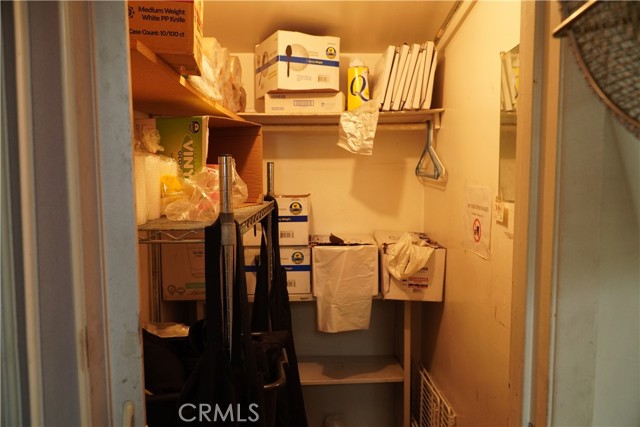 124 E Lincoln Ave, Orange CA: https://media.crmls.org/medias/4ba6e780-8f51-4d89-a2b6-9082f29de59b.jpg