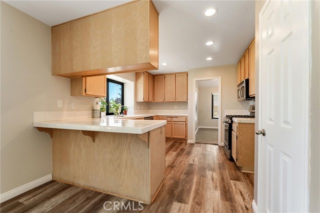Detail Gallery Image 7 of 31 For 5809 Almond Valley Way, Lancaster,  CA 93536 - 4 Beds | 3 Baths