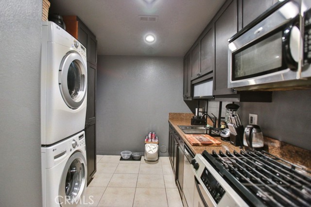 Detail Gallery Image 12 of 35 For 17168 Newhope St #110,  Fountain Valley,  CA 92708 - 1 Beds | 2 Baths