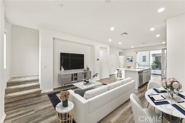 Detail Gallery Image 9 of 31 For 18443 Montage, Northridge,  CA 91324 - 3 Beds | 4 Baths