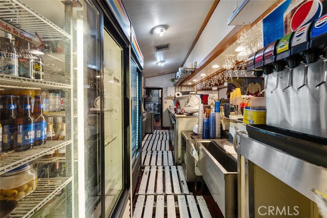 320 W Foothill Blvd, Upland CA: https://media.crmls.org/medias/4ba759de-b659-43a1-a0bd-e4b231371a72.jpg