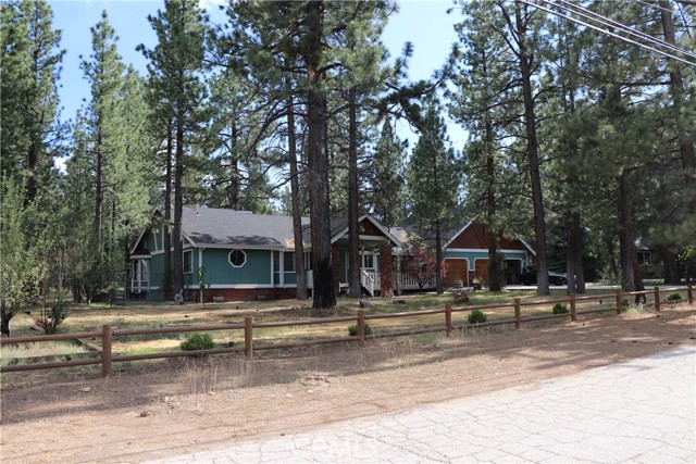 Detail Gallery Image 3 of 59 For 2474 Oak Ln, Big Bear City,  CA 92314 - 3 Beds | 2/1 Baths