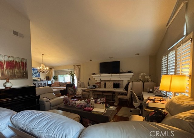 Detail Gallery Image 4 of 28 For 715 N Lariat, Long Beach,  CA 90815 - 3 Beds | 3 Baths