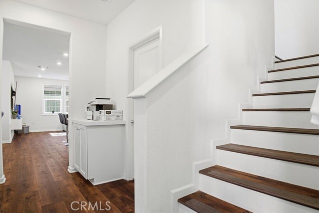 Detail Gallery Image 6 of 38 For 240 Tavern Creek, Palmdale,  CA 93551 - 3 Beds | 3 Baths