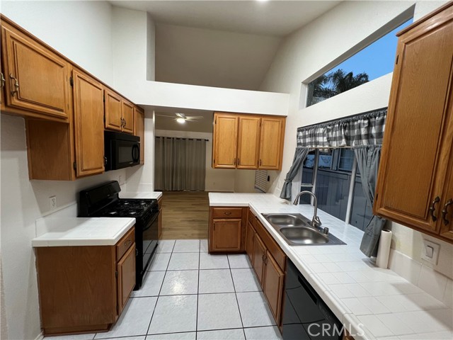 Detail Gallery Image 6 of 22 For 28766 Loire Valley Ln, Menifee,  CA 92584 - 4 Beds | 2 Baths
