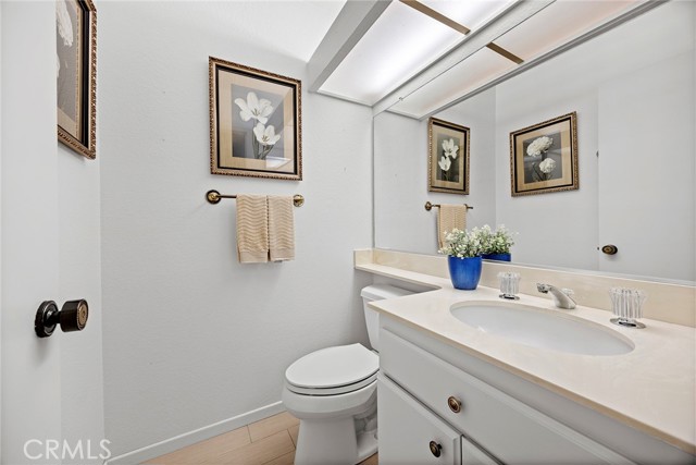 Detail Gallery Image 8 of 21 For 933 Creekside Dr #126,  Fullerton,  CA 92833 - 2 Beds | 2/1 Baths