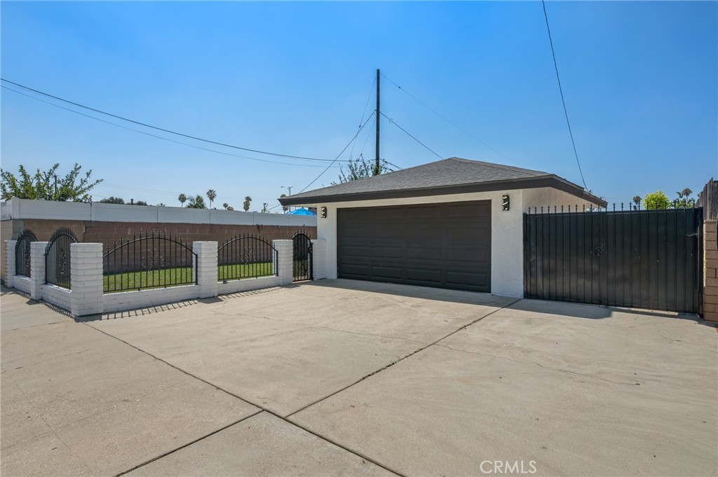 16512 E Cypress