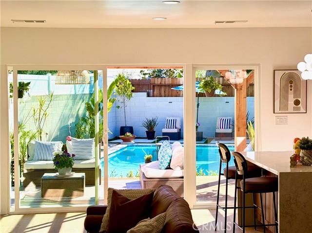 Front Image Thumbnail for CROC26043273