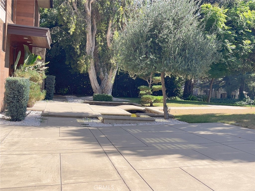 https://media.crmls.org/medias/4ba9d376-22be-4ac5-a132-27c6f1e45a48.jpg?preset=X-Large