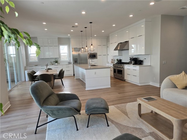 171 Bear Leaf Drive, Lake Forest CA: https://media.crmls.org/medias/4baafa8c-258b-4d5e-8d96-1ddaf3362b67.jpg