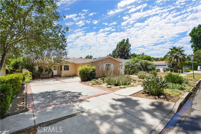 14224 Enadia Way, Van Nuys CA: https://media.crmls.org/medias/4bab211f-2eb8-423a-897d-66056bba6d1b.jpg