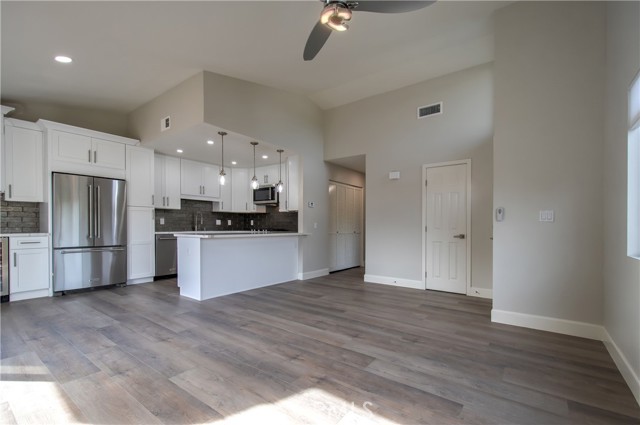 60 Greenmoor, Irvine CA: https://media.crmls.org/medias/4bab41a1-155f-4b18-96d2-ac9d2378d1be.jpg