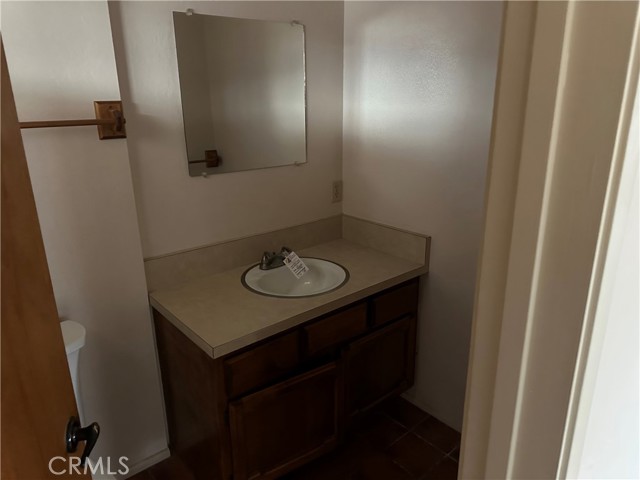 Detail Gallery Image 12 of 25 For 38333 E End, Lucerne Valley,  CA 92356 - 2 Beds | 1/2 Baths