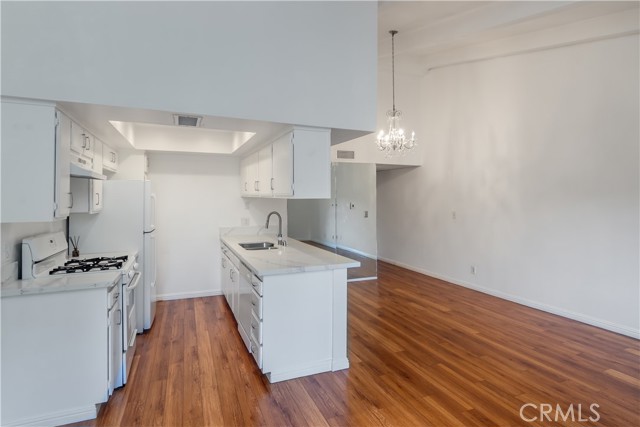 Detail Gallery Image 3 of 16 For 1303 2700 Cahuenga Blvd  East, Los Angeles,  CA 90068 - 1 Beds | 1 Baths