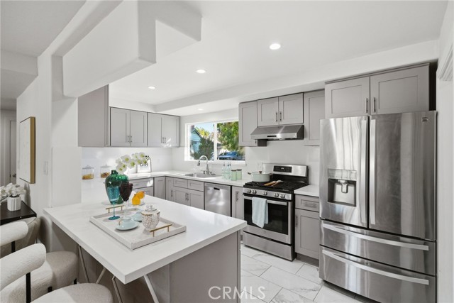 Detail Gallery Image 10 of 38 For 335 N London Pl, Anaheim,  CA 92806 - 5 Beds | 3 Baths