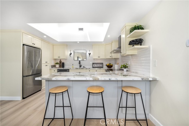 1540 Northwood Road, Seal Beach CA: https://media.crmls.org/medias/4badf792-3d9a-4390-91d7-0f612a1c5353.jpg