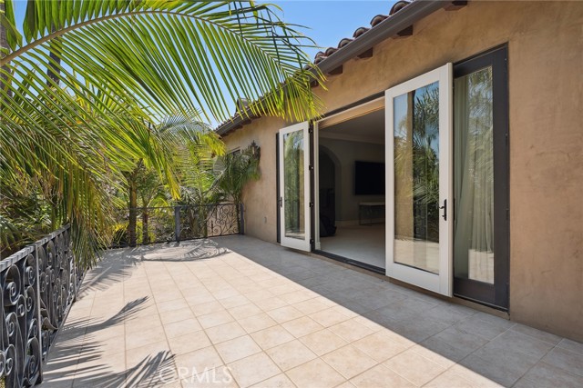 23115 Erwin Street, Woodland Hills CA: https://media.crmls.org/medias/4bae0617-28cc-4eca-8754-5106393ad320.jpg