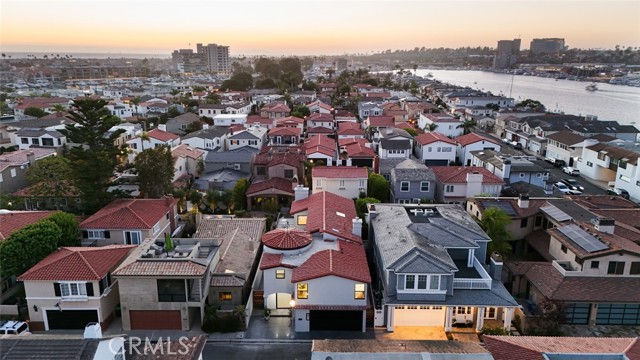 Detail Gallery Image 22 of 68 For 231 via Firenze, Newport Beach,  CA 92663 - 3 Beds | 3/1 Baths