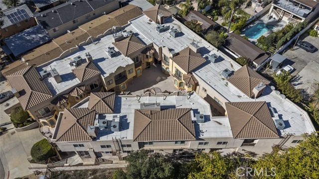 Detail Gallery Image 4 of 46 For 6939 Greeley St #101,  Tujunga,  CA 91042 - 3 Beds | 2 Baths