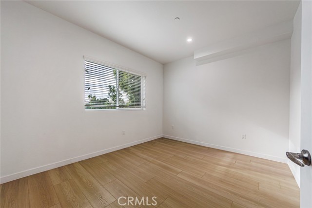 Detail Gallery Image 14 of 27 For 11839 1/2 Runnymede, North Hollywood,  CA 91605 - 4 Beds | 4 Baths