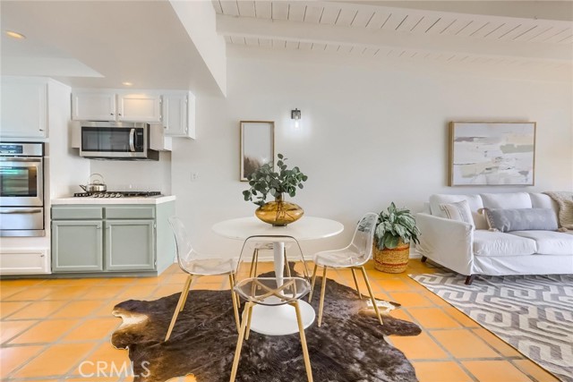 2217 Curtis Avenue, Redondo Beach, California 90278, 2 Bedrooms Bedrooms, ,1 BathroomBathrooms,Residential,Sold,Curtis,SB22069328