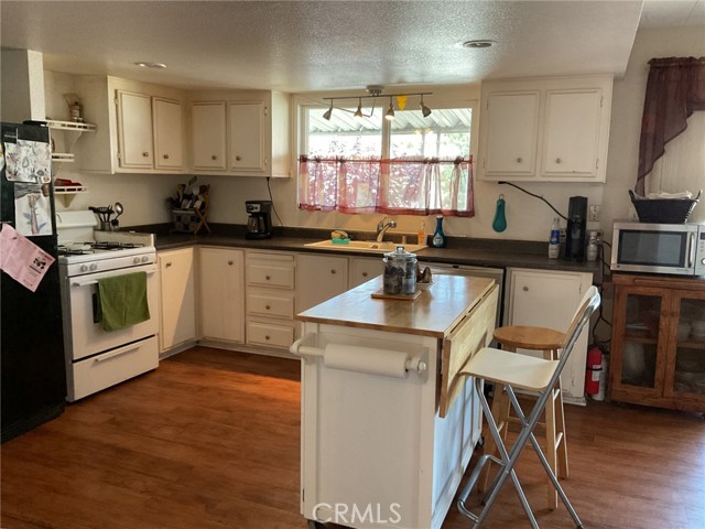 Detail Gallery Image 3 of 14 For 4901 Green River Rd #248,  Corona,  CA 92878 - 3 Beds | 2 Baths