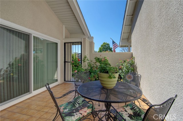 Detail Gallery Image 4 of 24 For 8933 Modesto Cir 1206c,  Huntington Beach,  CA 92646 - 2 Beds | 2 Baths