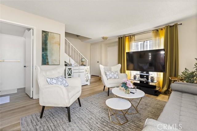 Detail Gallery Image 4 of 16 For 824 N Pasadena Ave #15,  Azusa,  CA 91702 - 3 Beds | 1/1 Baths