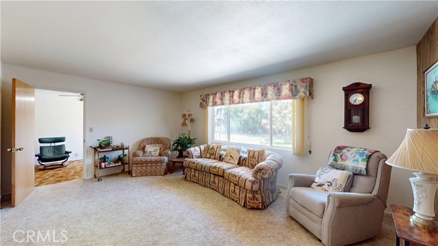 125 Hilton Street, Madera CA: https://media.crmls.org/medias/4bb334e6-0c86-4e26-8c96-b4f0c52d0c90.jpg