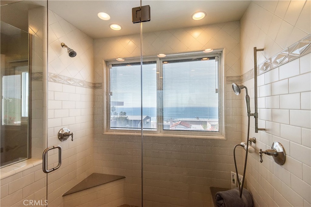 2909 Bayview Drive