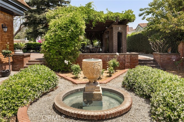 Detail Gallery Image 8 of 62 For 11 La Linda Dr, Long Beach,  CA 90807 - 8 Beds | 4/3 Baths