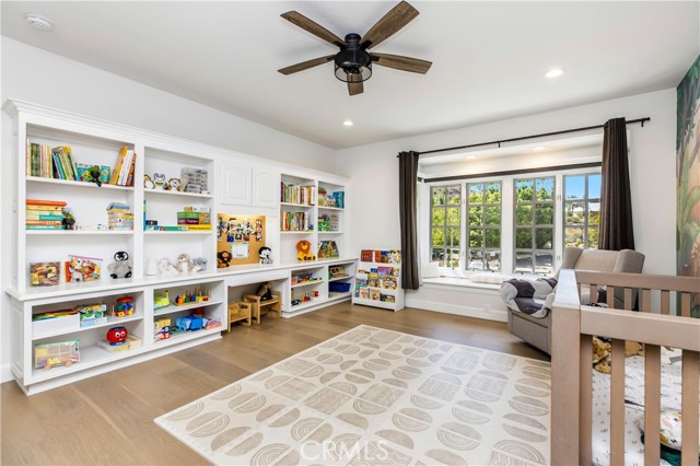 6032 County Oak Road, Woodland Hills CA: https://media.crmls.org/medias/4bb48e0b-fa2c-4997-b535-6cd9df45ef32.jpg