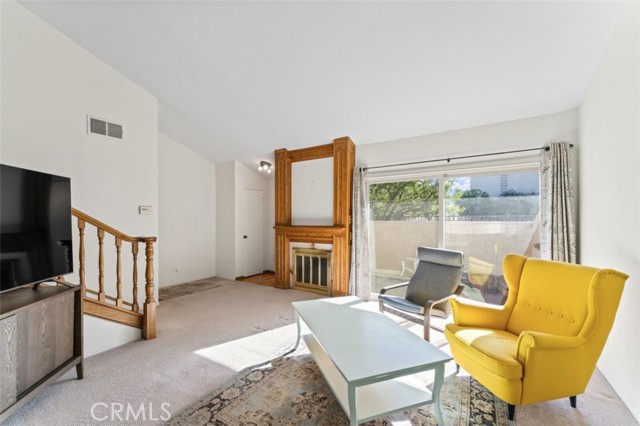 Detail Gallery Image 2 of 11 For 6232 Nita Ave #1/2,  Woodland Hills,  CA 91367 - 2 Beds | 2/1 Baths