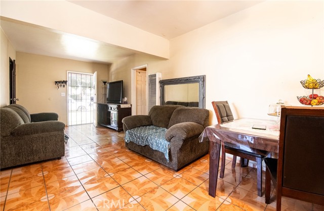 Detail Gallery Image 9 of 28 For 8560 Newport Ave, Fontana,  CA 92335 - 2 Beds | 1 Baths