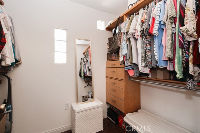22046 Buena Ventura Street, Woodland Hills CA: https://media.crmls.org/medias/4bb57a6b-b2c8-42c6-afa5-ca9553357942.jpg