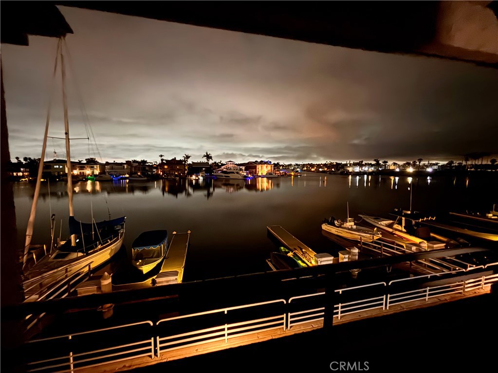 https://media.crmls.org/medias/4bb58d58-bcd2-4dd1-bd2c-e83887a384c9.jpg?preset=X-Large