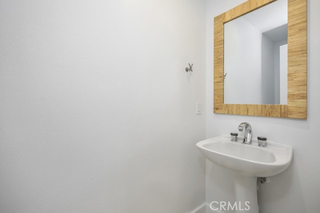 Detail Gallery Image 16 of 40 For 1702 N Meadows Ave, Manhattan Beach,  CA 90266 - 3 Beds | 2/1 Baths