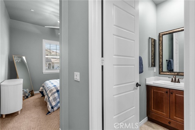 Detail Gallery Image 34 of 71 For 22385 Copper Mountain Ct, Saugus,  CA 91350 - 5 Beds | 5 Baths