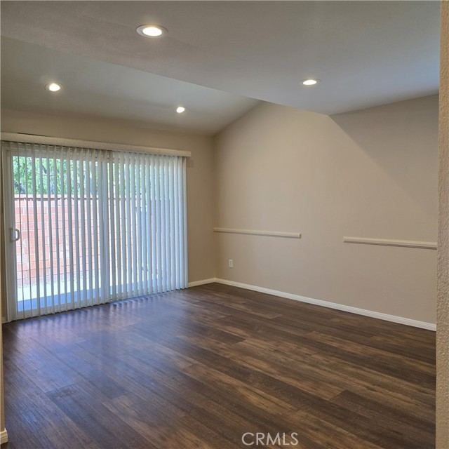 Detail Gallery Image 4 of 29 For 951 Inn Keeper Ln #D,  Corona,  CA 92881 - 3 Beds | 2/1 Baths