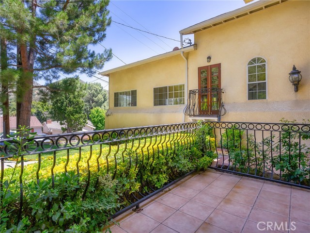 5815 Irving Avenue, La Crescenta CA: https://media.crmls.org/medias/4bb7d1b2-d12f-4c32-ba01-099995e00112.jpg