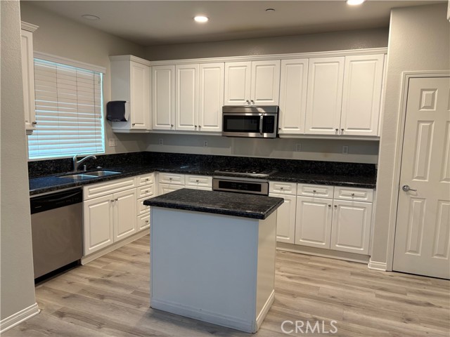 1853 Flint Court, Riverside CA: https://media.crmls.org/medias/4bb805a8-7a01-4bcc-98f9-b3f3db1ab91b.jpg