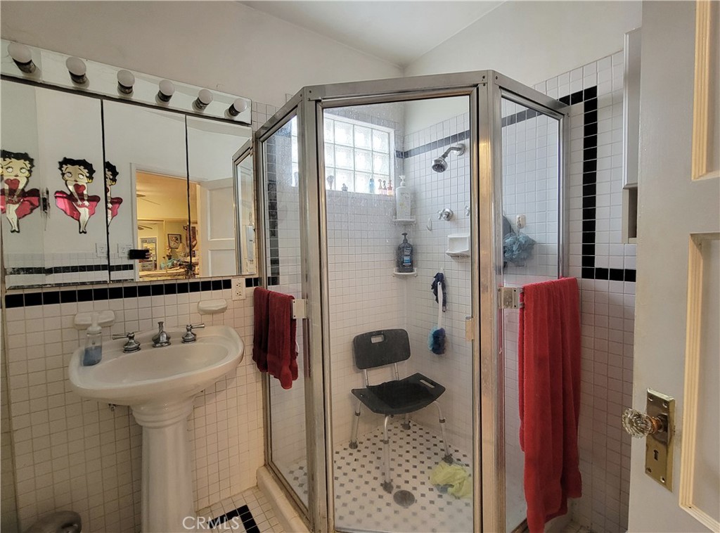 741 W 19th Street