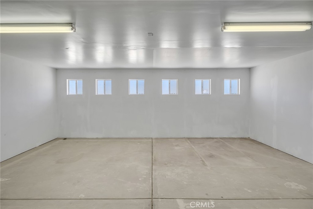 https://media.crmls.org/medias/4bb8bf79-9424-490f-96a2-659e059fee18.jpg?preset=X-Large