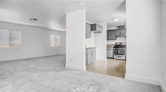 Detail Gallery Image 9 of 15 For 330 E 101st St, Los Angeles,  CA 90003 - 5 Beds | 3 Baths